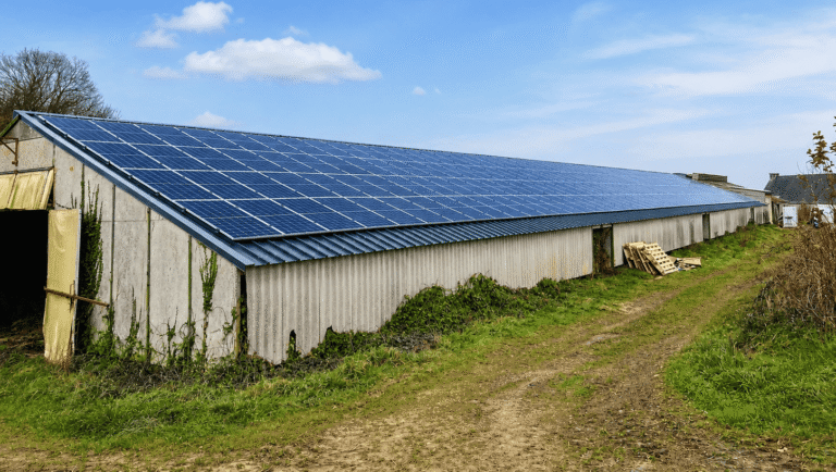 Installation Panneaux solaire sur une grange